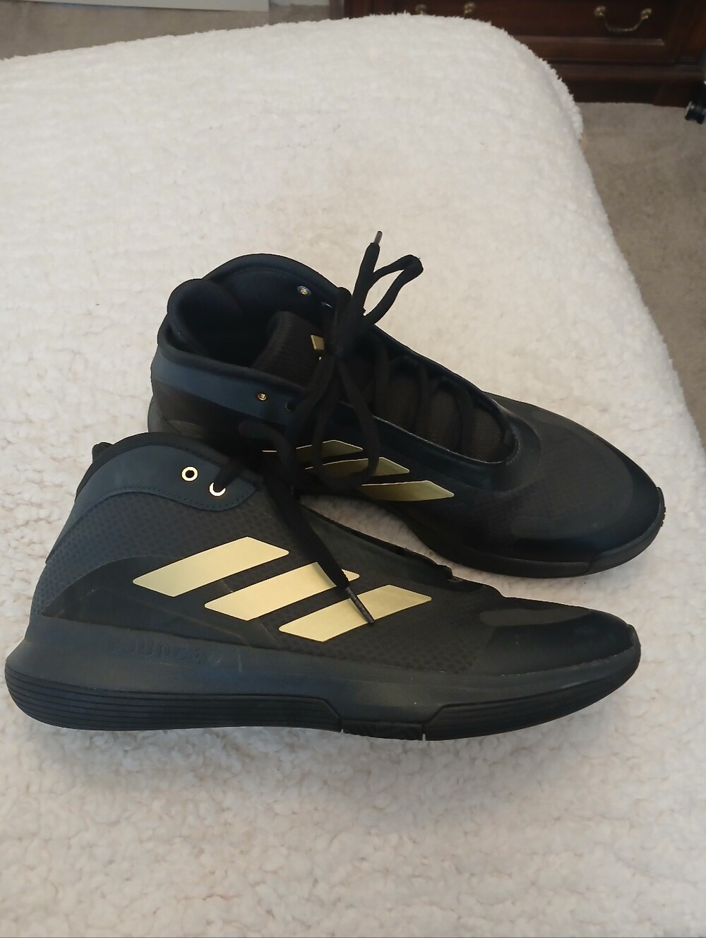 adidas Bounce Men’s Black Athletic High-Top Sneakerswith Gold Stripes